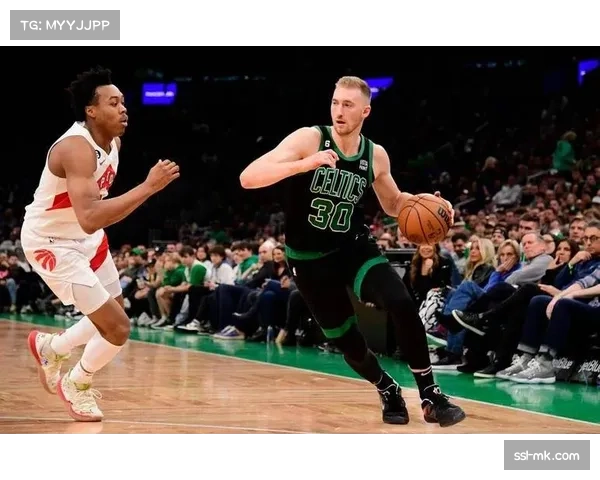 凯尔特人替补霍华德三分7中 空砍30分难敌魔术